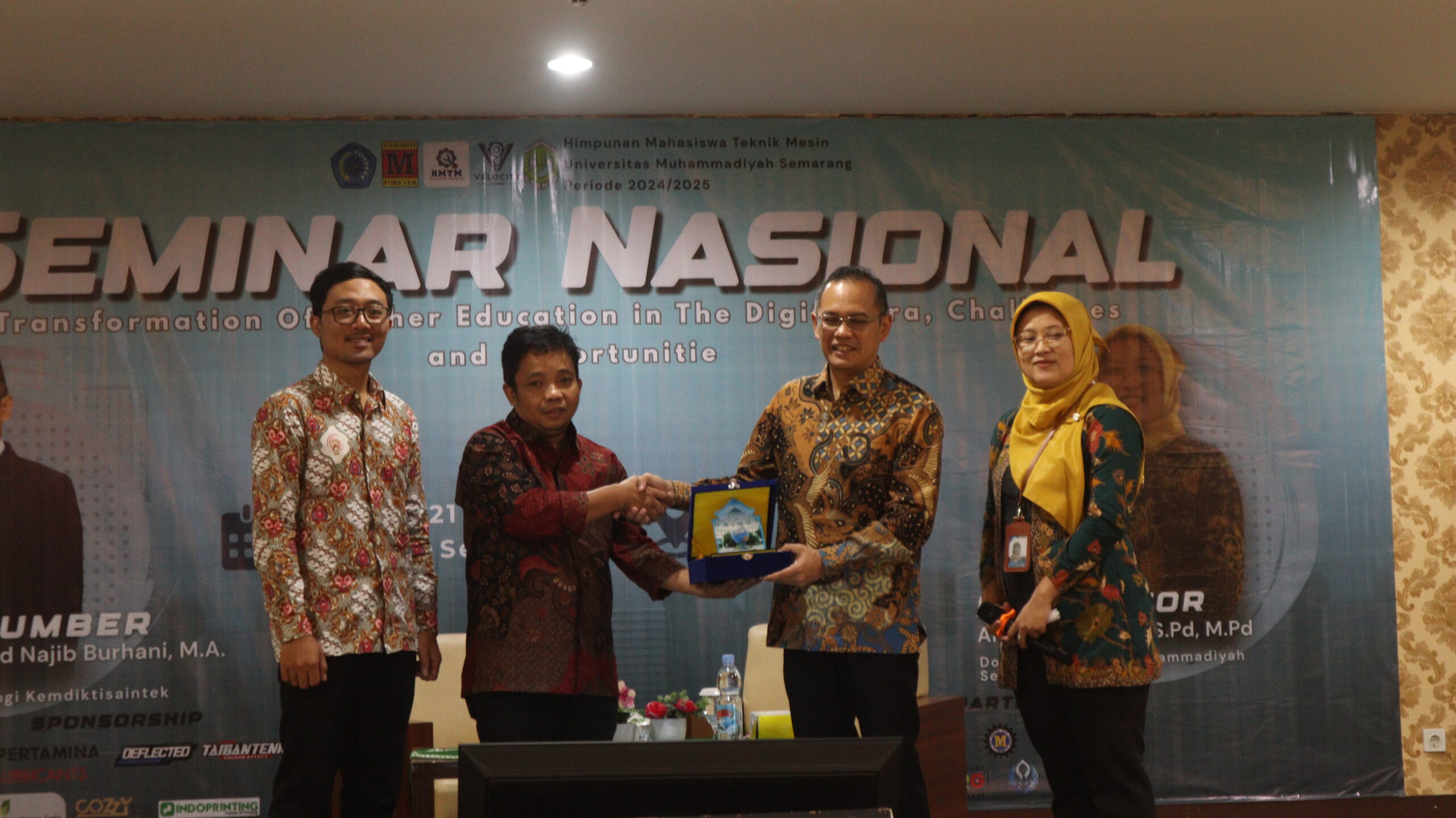 Seminar Nasional “Transformation of Higher Education in the Digital Era: Challenges and Opportunities” Sukses Digelar di UNIMUS